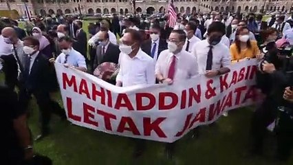 Opposition MPs march towards Parliament gates