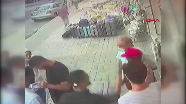 EYÜPSULTAN'DA KADINLARIN FOTOĞRAFINI ÇEKTİĞİ İDDİA EDİLEN KİŞİ BÖYLE DARBEDİLDİ