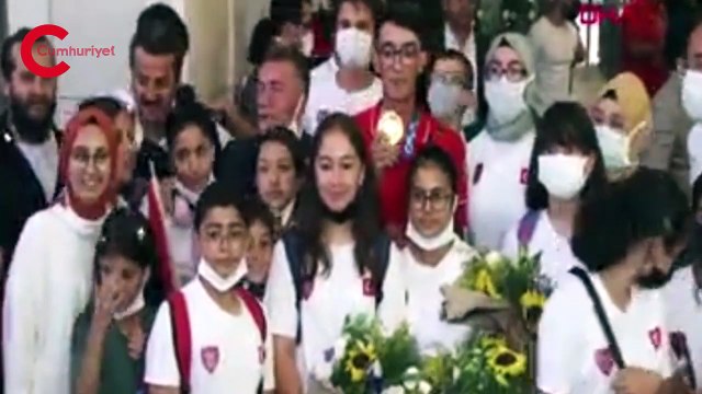 Olimpiyat şampiyonu milli okçu Mete Gazoz İstanbul'da