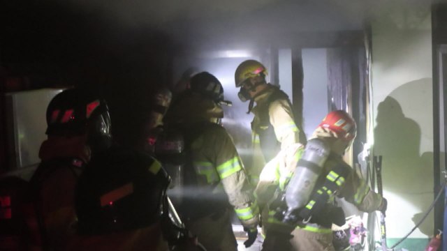 충남 부여 단독주택에서 불...다친 사람 없어 / YTN