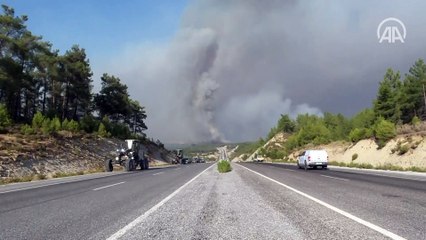 Manavgat’taki yangın noktasına çok sayıda helikopter aynı anda müdahale ediyor