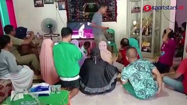 Tangis Haru Keluarga Apriani Rahayu Pecah saat Nobar Final Bulutangkis Olimpiade Tokyo