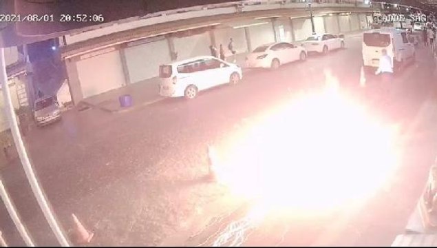 DİYARBAKIR'DA CADDEYE PATLAYICI ATILMASI KAMERADA