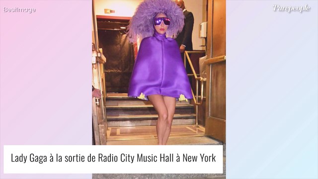Lady Gaga : Look improbable en plein été dans les rues de New York