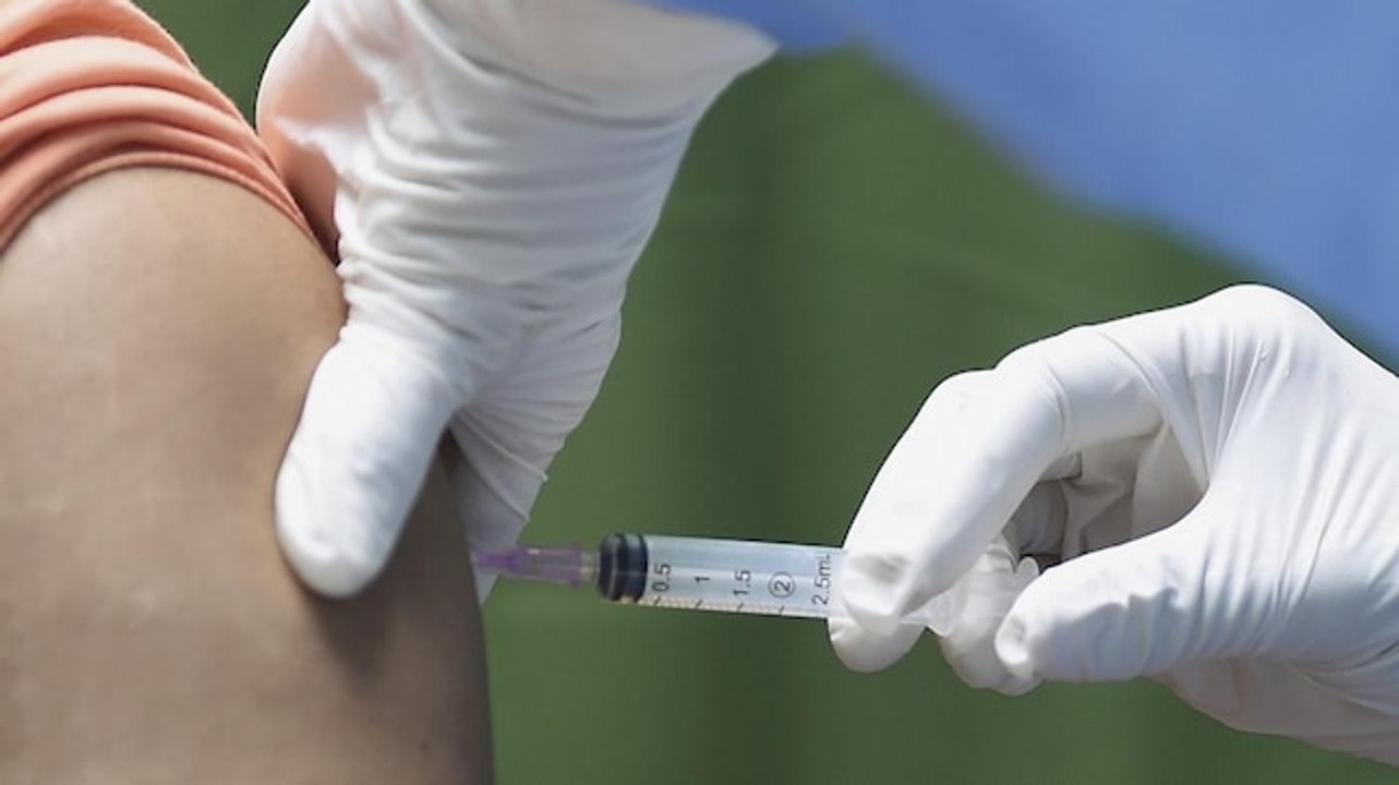Congress workers protest Covid vaccine shortage in Kozhikode