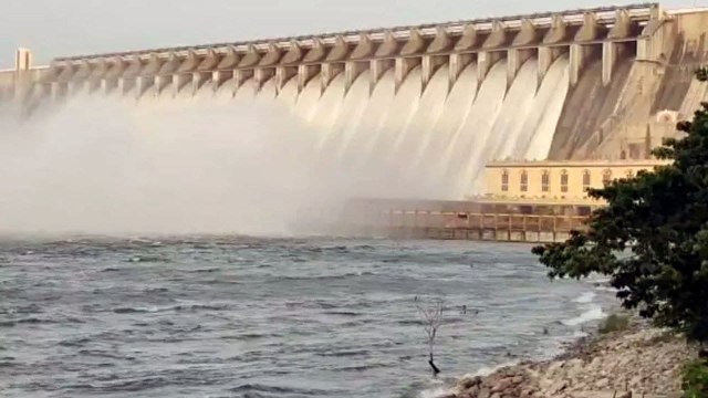 Nagarjuna Sagar : కనువిందు చేస్తున్న దృశ్యం 14 Gates Lifted | Srisailam || Oneindia Telugu