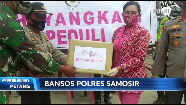 Bansos Polres Samosir kepada Petugas Tim Terpadu Pos Penyekatan PPKM Mikro