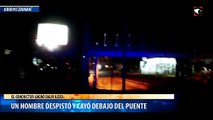Un hombre despistó y cayó debajo del puente