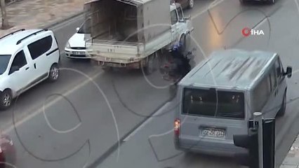 Dikkatsiz sürücünün neden olduğu kaza kamerada