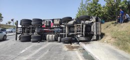 Arnavutköy'de otomobile çarpan beton mikserinin sürücüsü yaralandı