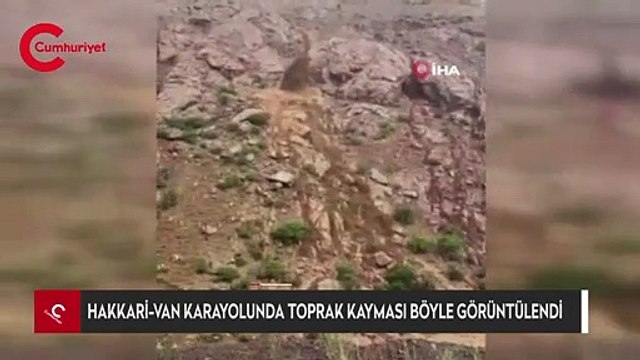 Hakkari-Van karayolunda toprak kayması böyle görüntülendi