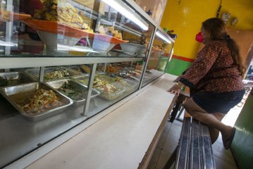 Pengelola dan Pengunjung Tempat Makan Harus Memiliki Sertifikat Vaksin