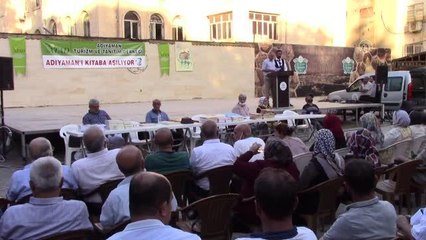 Kovid-19 aşısı yaptıranlara şiir kitabı hediye edildi