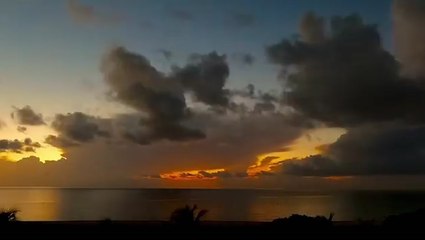 Time-lapse shows stormy morning along Florida coast