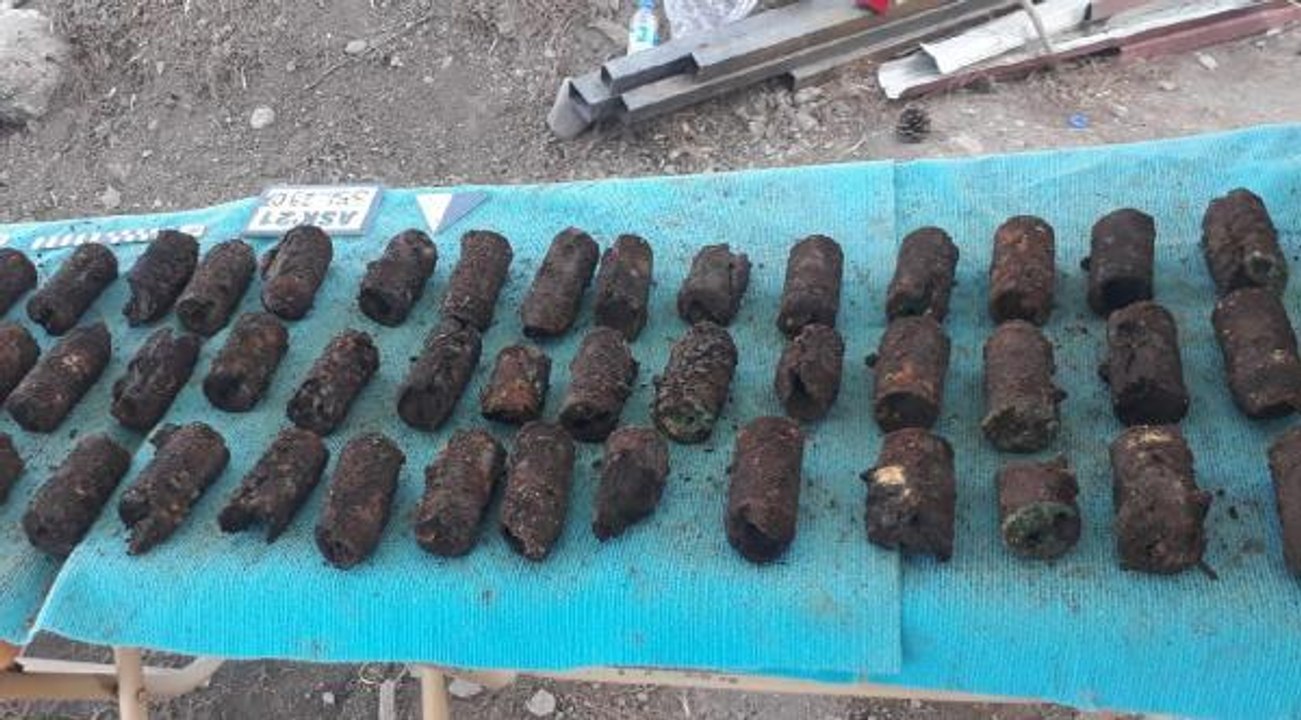 AMİDA HÖYÜK'TE OSMANLI DÖNEMİNE AİT EL BOMBALARI BULUNDU