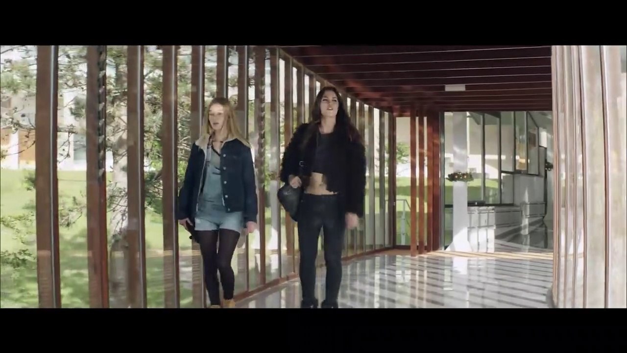 Misfits Club film romantique en français (2021) Charlotte Vega, Alex Maruny