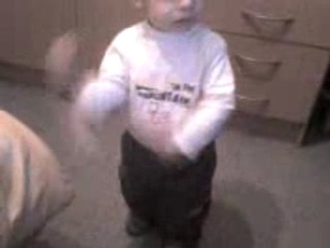 Mathéo danse la techtonik