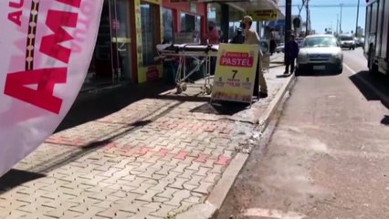 Trabalhadora de uma pastelaria fica ferida em uso de máquina e precisa de atendimento do Corpo de Bombeiros