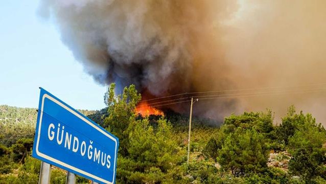 Son Dakika: Antalya'da 2 bin 100 nüfuslu Gündoğmuş ilçesi, alevlerin yaklaşması üzerine tahliye ediliyor