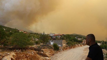 下载视频: Son Dakika: Tahliye edilen Gündoğmuş ilçe merkezine yaklaşan yangın kontrol altına alındı