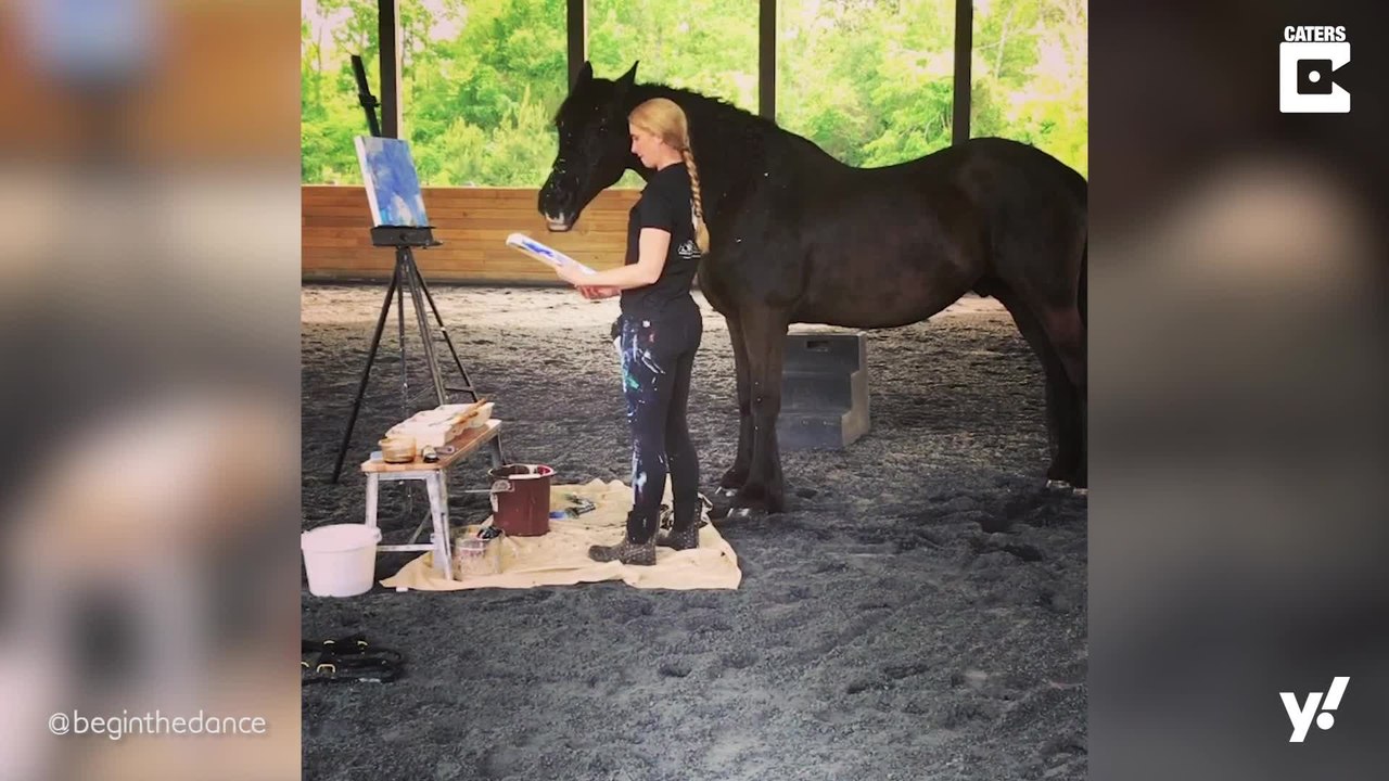 Pferd malt Gemälde und verdient ein Vermögen