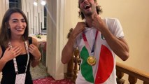 Tamberi festeggia l'oro con Chiara: 
