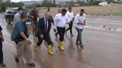 Çevre ve Şehircilik Bakan Yardımcısı Suver, selden etkilenen mahallelerde incelemelerde bulundu