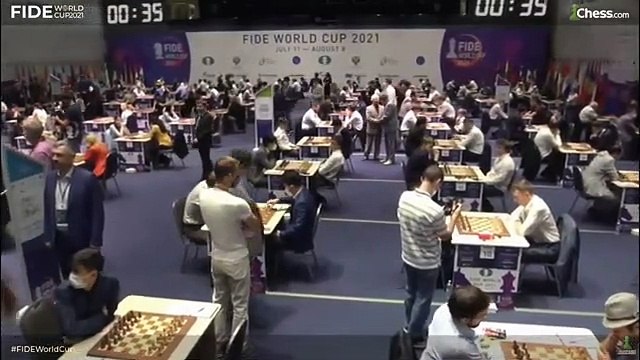 Une poignée de main- ratée entre joueurs d'echecs... la honte