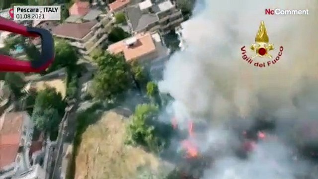 شاهد: رجال الإطفاء الإيطاليون يكافحون الحرائق المستمرة على سواحل صقلية والبحر الأدرياتيكي