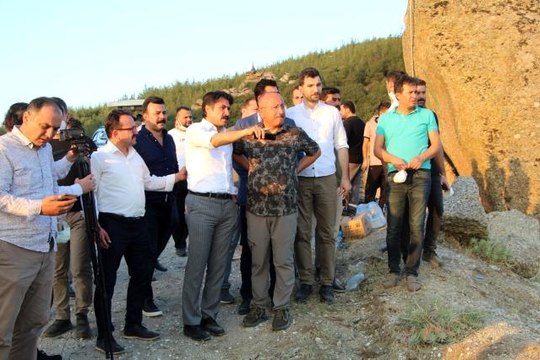 Vali Atik ve Başkan Zolan söndürme çalışmalarını yerinden takip etti