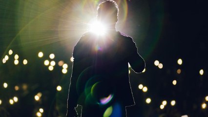 Carlos Rivera trae "Guerra" en un tributo para los que aman y sueñan