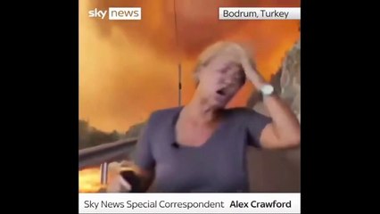 Sky News muhabiri alevlerin ortasında yayın yaptı