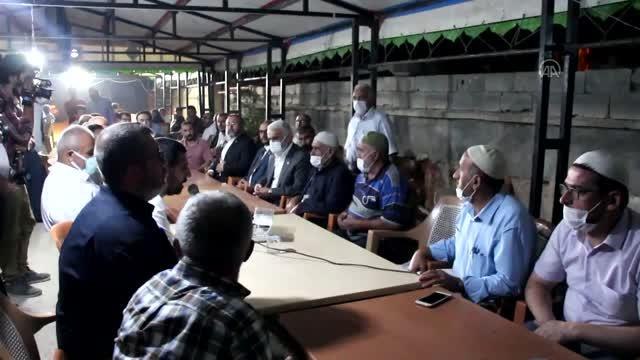 Gelecek Partisi Genel Başkanı Davutoğlu, Konya'da öldürülen 7 kişinin yakınlarına taziye ziyaretinde bulundu