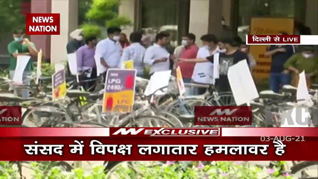 Rahul Gandhi leads opposition parties' cycle rally to Parliament