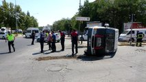 Son dakika haberleri | Hasta taşıyan ambulans ile minibüs çarpıştı: 2 yaralı