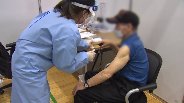 40-50대 위중증 환자 급증... 추석 전에 70% 조기 달성 / YTN