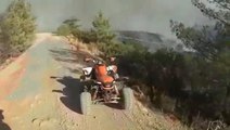 Son dakika haber... Bodrum'daki alevlere yangın söndürme tüpüyle müdahale aksiyon kamerasına yansıdı