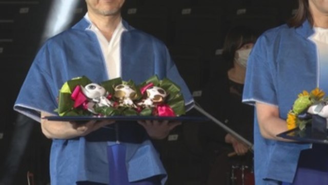 Flores de Fukushima en manos de campeones olímpicos