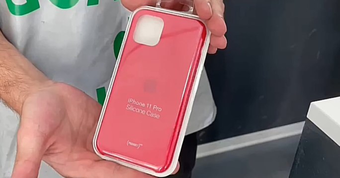 Catania - Sequestrati oltre 2.000 articoli Apple contraffatti (03.08.21)