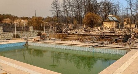 6 kişilik aile havuza girerek yangından kurtuldu