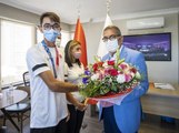 Olimpiyat şampiyonu Mete Gazoz altın madalyasıyla Federasyon Başkanı Topaloğlu'nu ziyaret etti