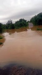 तीन दिन से आवाजाही बंद, बिजली आपूर्ति भी ठप