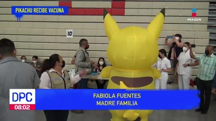 Joven acudió a vacunarse vestido de Pikachu