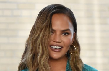 Chrissy Teigen genießt ihre "erste nüchterne Italienreise"
