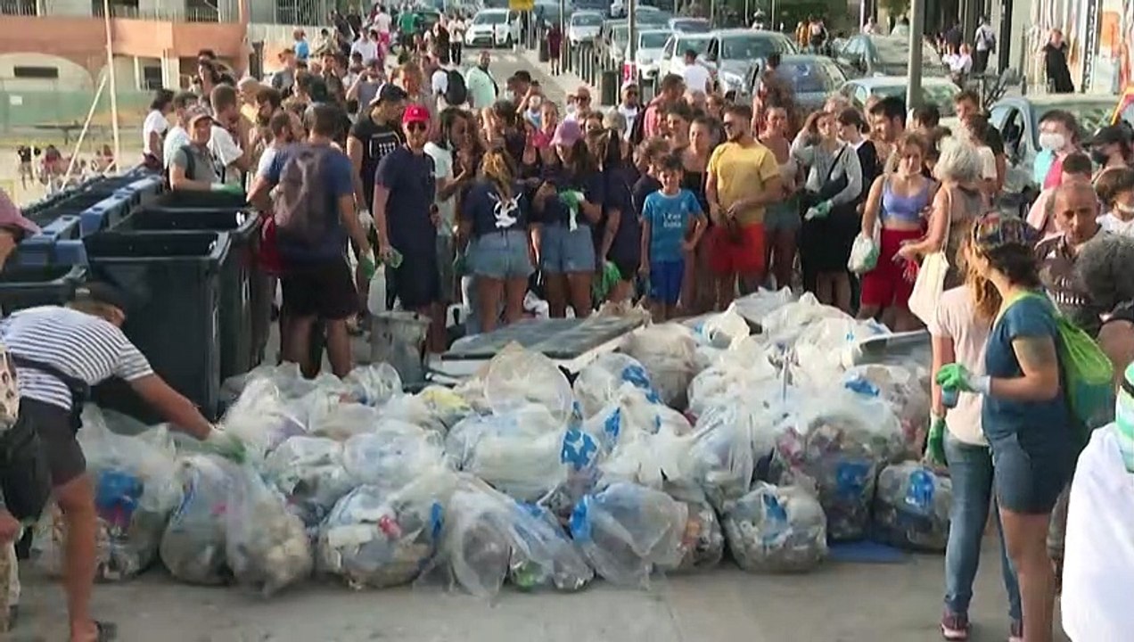 Die Freibeuter des Stadtstrandes: Müll sammeln am Plage des Catalans