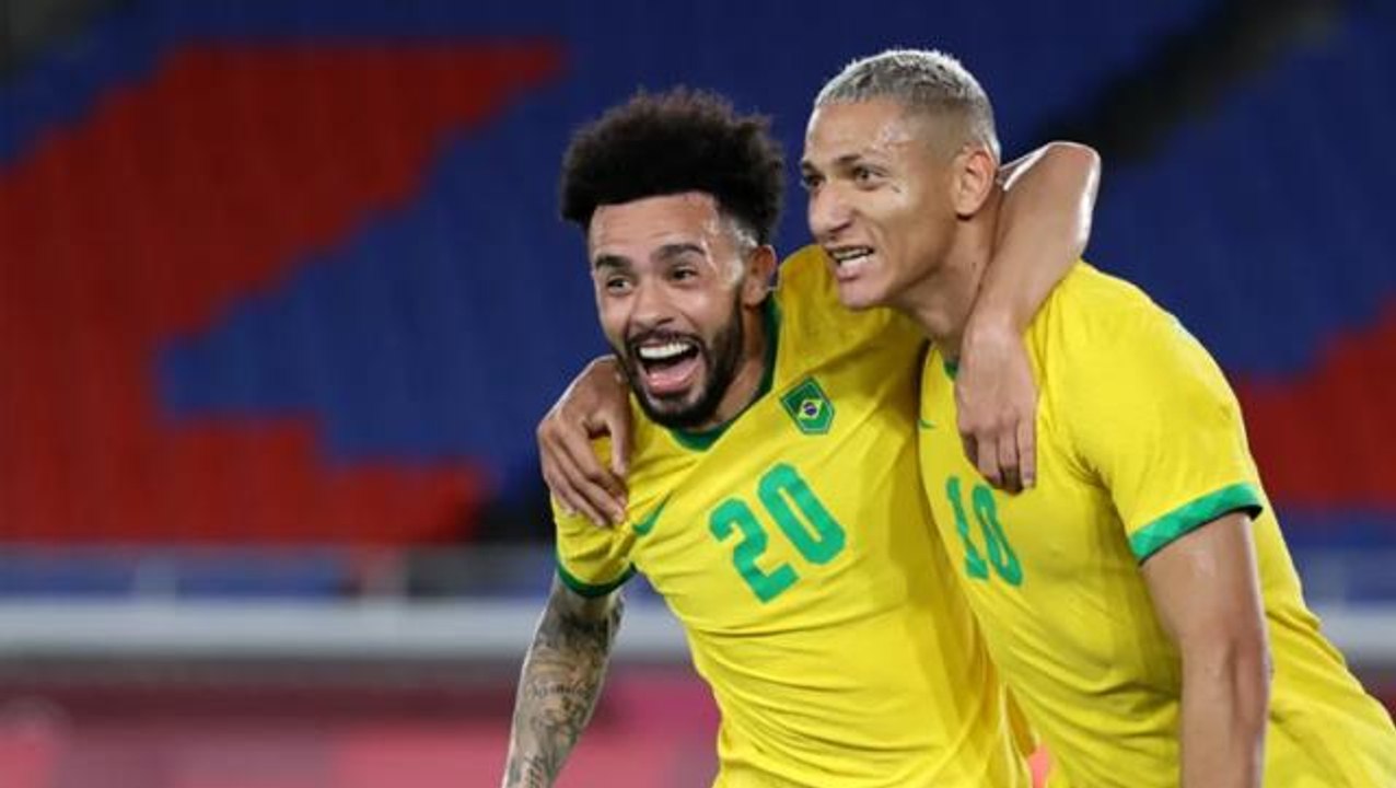 Galatasaray sağ gösterip sol vuruyor! Morutan konuşulurken Claudinho ile görüşme yapıldı