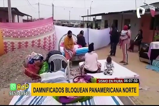 Decenas de damnificados por sismo bloquean Panamericana Norte en Piura