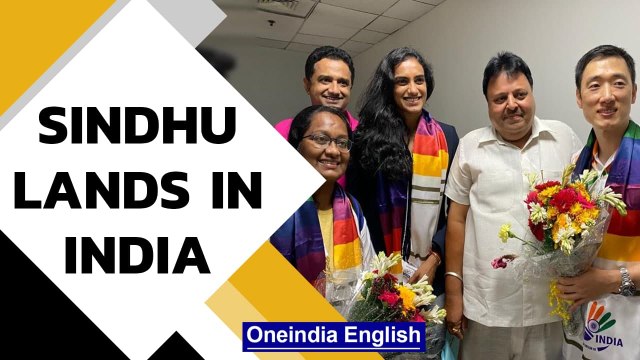 PV Sindhu arrives in India from Tokyo | Oneindia News