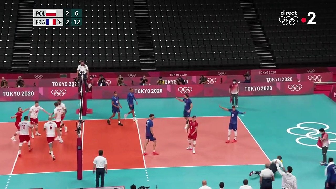 JO 2021 - Volley : l'improbable défense réflexe de Laurent Tillie, l'entraîneur de l’équipe de France