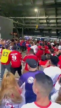 Los hinchas de América vuelven a dejar como un zapato al país en el exterior